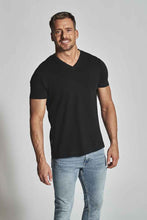 Lade das Bild in den Galerie-Viewer, Herren T-Shirt V-Ausschnitt Schwarz, Fairtrade Zertifiziert
