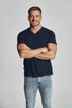 Lade das Bild in den Galerie-Viewer, Herren T-Shirt V-Ausschnitt Navy, Fairtrade Zertifiziert