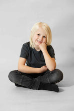 Lade das Bild in den Galerie-Viewer, Kinder T-Shirt Schwarz Bio Baumwolle und Fairtrade Zertifiziert