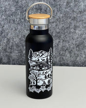Lade das Bild in den Galerie-Viewer, Scherenschnitt Trinkflasche Rückseite
