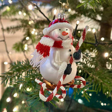 Lade das Bild in den Galerie-Viewer, Weihnachts "Kugel" Schneemann mit Schlitten