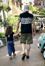 Lade das Bild in den Galerie-Viewer, Scherenschnitt T-Shirt Schwarz Heimat Brust