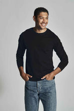 Lade das Bild in den Galerie-Viewer, T-Shirt Langarm Schwarz