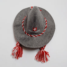 Lade das Bild in den Galerie-Viewer, Filzspitzhut mit Zöpfen und CH-Kreuz