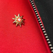 Lade das Bild in den Galerie-Viewer, Pin Edelweiss mit Schweizerkreuz