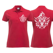 Lade das Bild in den Galerie-Viewer, Polo Damen Rot mit Schweizer Kuh vor dem Matterhorn