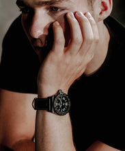 Lade das Bild in den Galerie-Viewer, Black Edition "Kuh" Uhr Herren