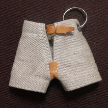 Lade das Bild in den Galerie-Viewer, Schlüsselanhänger Schwingerhose