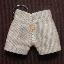 Lade das Bild in den Galerie-Viewer, Schlüsselanhänger Schwingerhose