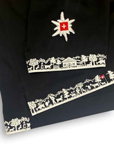 Lade das Bild in den Galerie-Viewer, Scherenschnitt T-Shirt Schwarz.