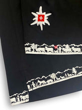 Lade das Bild in den Galerie-Viewer, Scherenschnitt T-Shirt Schwarz.