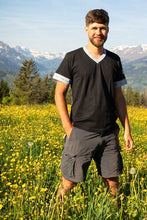Lade das Bild in den Galerie-Viewer, Schwarzes T-Shirt mit Edelweiss
