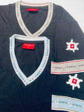 Lade das Bild in den Galerie-Viewer, Edelweiss T-Shirt Schwarz V-Ausschnitt.