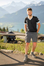 Lade das Bild in den Galerie-Viewer, Schwarzes T-Shirt mit Edelweiss