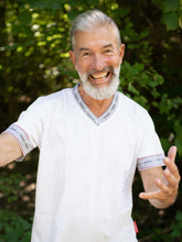 Lade das Bild in den Galerie-Viewer, T-Shirt Weiss mit V-Ausschnitt Edelweiss Anthrazit