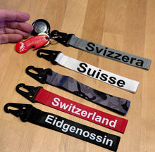 Lade das Bild in den Galerie-Viewer, Schlüsselanhänger Band mit Text
