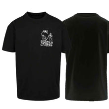 Charger l'image dans la galerie, Oversize T-Shirt Alphorn &amp; Fahnenschwinger, Schwarz, Brust
