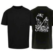 Charger l'image dans la galerie, Oversize T-Shirt Alphorn &amp; Fahnenschwinger, Schwarz, Rücken
