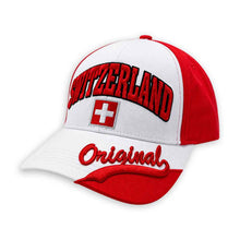 Charger l'image dans la galerie, Rot-weisse Swiss Cap aus 100 % Baumwolle mit Switzerland-Stickerei, Schweizer Kreuz und Originals-Schriftzug. One Size – ideal als Schweizer Souvenir.
