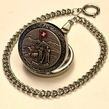 Lade das Bild in den Galerie-Viewer, Taschenuhr "Fahnenschwinger &amp; Alphorn" mit Kette P-02, Swiss Made
