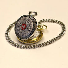 Lade das Bild in den Galerie-Viewer, Taschenuhr "Edelweiss-Wappen" mit Kette P-21, Swiss Made
