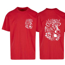 Lade das Bild in den Galerie-Viewer, Oversize T-Shirt mit Kuh, Rot, Brust klein &amp; Rücken gross

