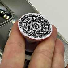 Charger l&#39;image dans la galerie, Scherenschnitt Kreis
