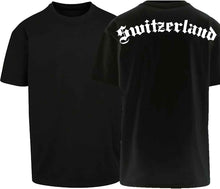 Carica l&#39;immagine nel visualizzatore di Gallery, Spezial Oversize T-Shirt Schwarz mit Text Switzerland
