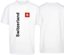 Lade das Bild in den Galerie-Viewer, Oversize T-Shirts Weiss mit Schweizerkreuz und Text Switzerland
