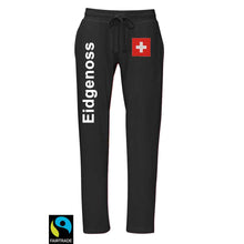 Load image into Gallery viewer, Trainerhose Black Edition Bio &amp; Fairtrade mit Schweizerkreuz und Text
