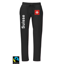 Load image into Gallery viewer, Trainerhose Black Edition Bio &amp; Fairtrade mit Schweizerkreuz und Text

