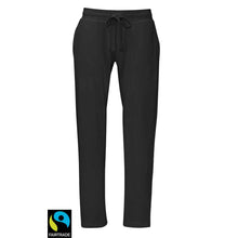 Load image into Gallery viewer, Trainerhose Black Edition Bio &amp; Fairtrade mit Schweizerkreuz und Text

