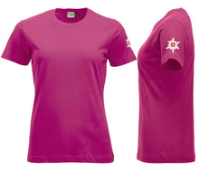 Load image into Gallery viewer, Premium T-Shirt Women Kirsch Rot, mit Edelweiss ärmel
