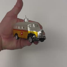 Laden und Abspielen von Videos im Galerie-Viewer, Weihnachts &quot;Kugel&quot; Postauto mit CH-Kreuz
