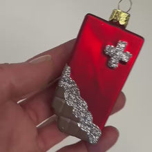 Load and play video in Gallery viewer, Weihnachts &quot;Kugel&quot; Schweizer Schokolade

