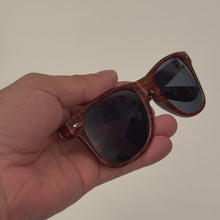 Laden und Abspielen von Videos im Galerie-Viewer, Sonnenbrille 0511 Holzeffekt (Rot) Braun UV400
