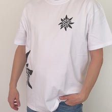 Load and play video in Gallery viewer, Oversize t-Shirt Edelweiss, Unisex
