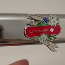 Load and play video in Gallery viewer, Magnet Sackmesser Switzerland mit Edelweiss
