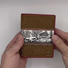 Load and play video in Gallery viewer, Grosses Portemonnaie Scherenschnitt Kuhfell, Hochformat
