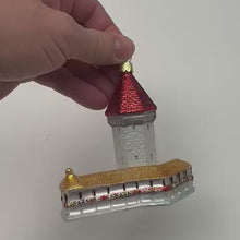 Charger et lire la vidéo dans la visionneuse de la Galerie, Boule&quot; de Noël sur le pont de la chapelle de Lucerne

