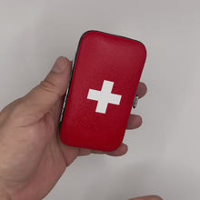Charger et lire la vidéo dans la visionneuse de la Galerie, Outil de manucure de voyage Edelweiss avec croix suisse
