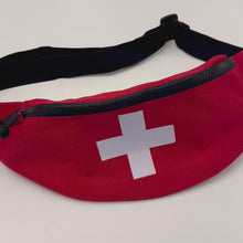 Carica e avvia il video nel visualizzatore di galleria, Bauchtasche mit Schweizerkreuz

