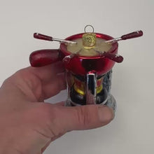 Charger et lire la vidéo dans la visionneuse de la Galerie, Boule&quot; de Noël de la fondue suisse
