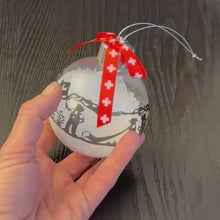Laden und Abspielen von Videos im Galerie-Viewer, Weihnachtskugel Scherenschnitt transparent
