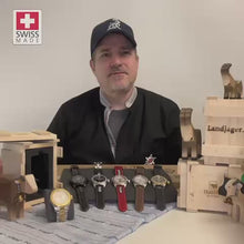 Carica e avvia il video nel visualizzatore di galleria, Folklore Uhr mit Kuh

