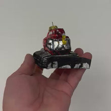 Carica e avvia il video nel visualizzatore di galleria, Battipista &quot;palla&quot; di Natale - Pistenbully
