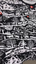 Carica e avvia il video nel visualizzatore di galleria, Maglietta Silhouette Nero Home Allover
