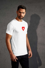 Load image into Gallery viewer, Weisses T-Shirt mit Schweizerkreuz in Herzform
