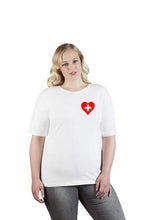 Carica l&#39;immagine nel visualizzatore di Gallery, Weisses T-Shirt Women mit Schweizerkreuz in Herzform
