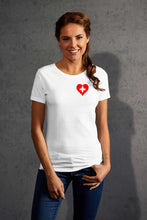 Charger l&#39;image dans la galerie, Weisses T-Shirt Women mit Schweizerkreuz in Herzform
